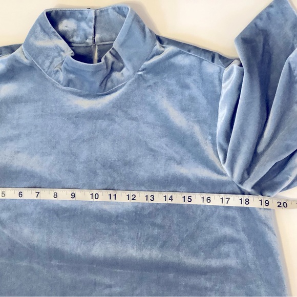 ISLA Short Bell Sleeve Blouse - Picture 4 of 12